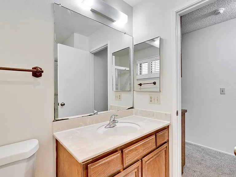 1083 N Abbott Ave — Photo 20