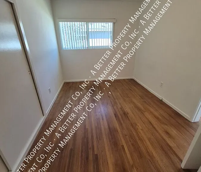 911 E 5th St — Photo 5
