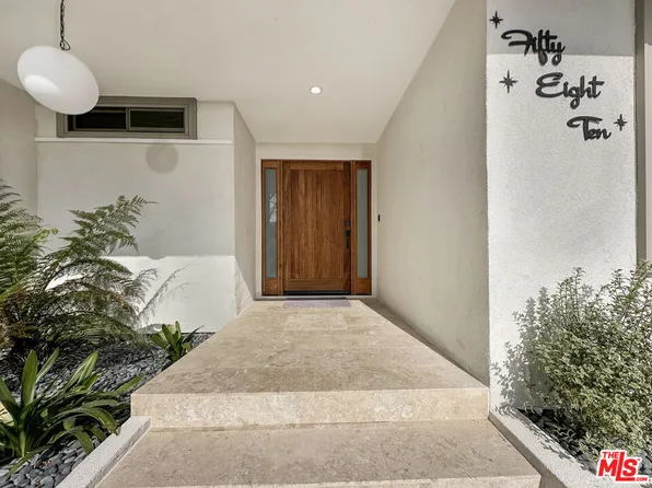 5810 S Halm Ave, Los Angeles, CA 90056