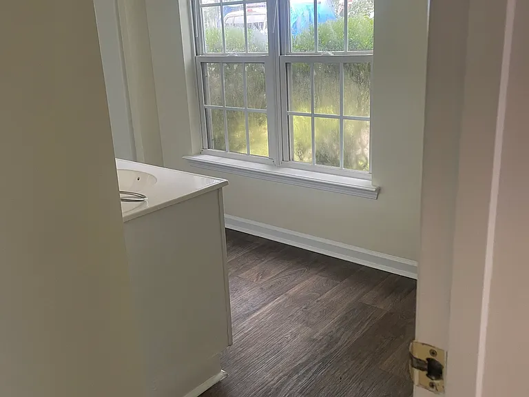 1027 Bonham Ave — Photo 5