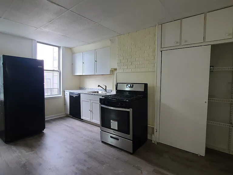 302 Summit Ave #1 — Photo 8
