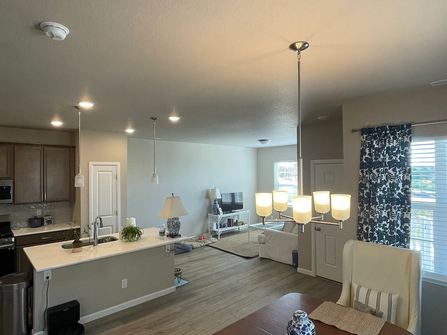 3 bed, 2.5 bath, 1404 sqft, $2,650 — Photo 3