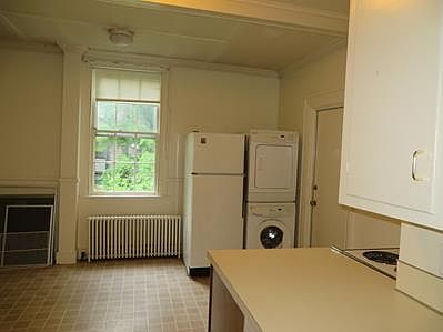 2nd image of 10 Sunnyside Pl #C