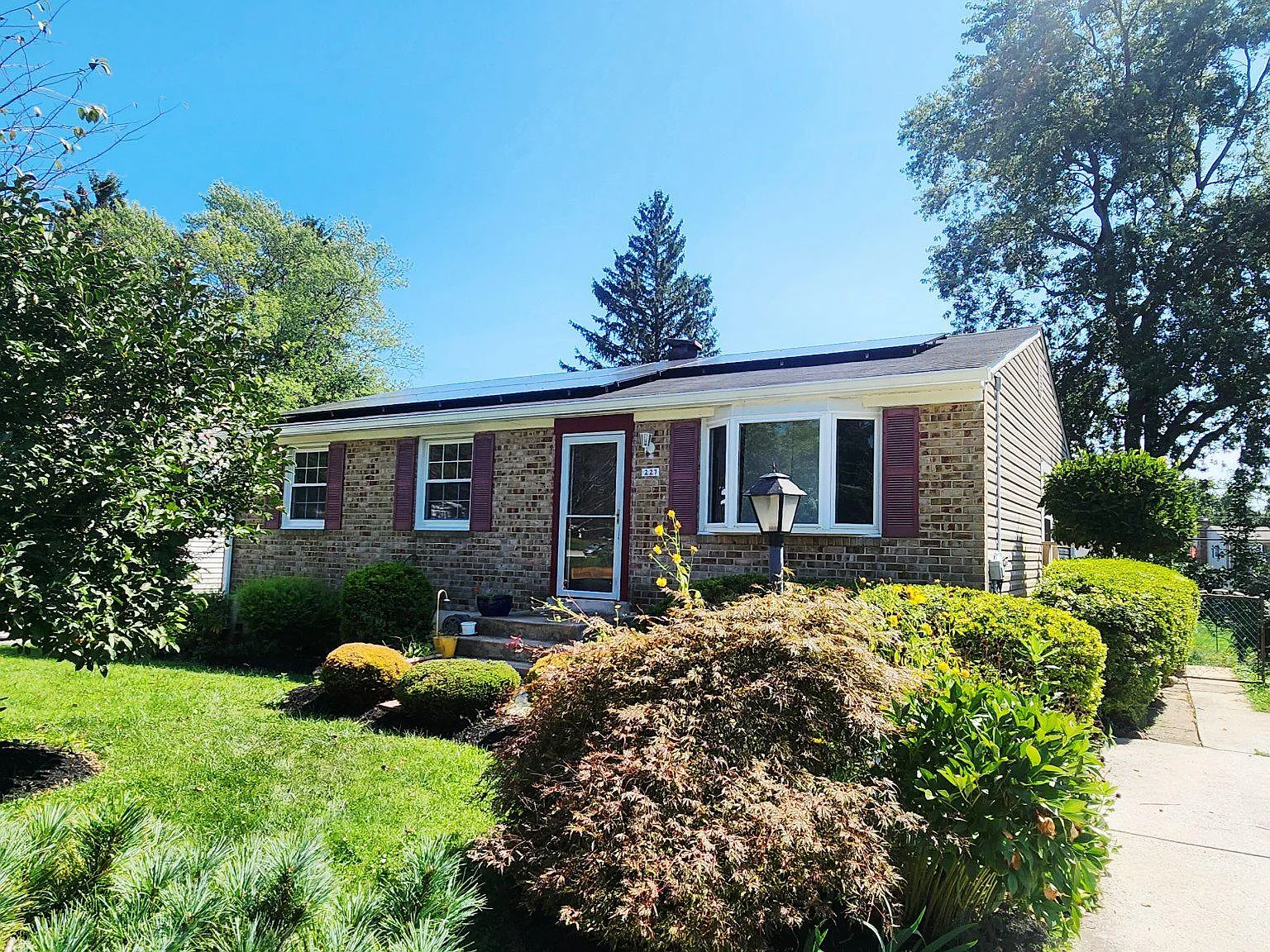 4 bed, 2.0 bath, 1820 sqft, $2,950 — Photo 1