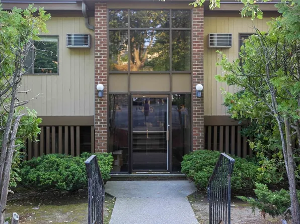 15 Eaglehead Ter APT 2, Shrewsbury, MA 01545