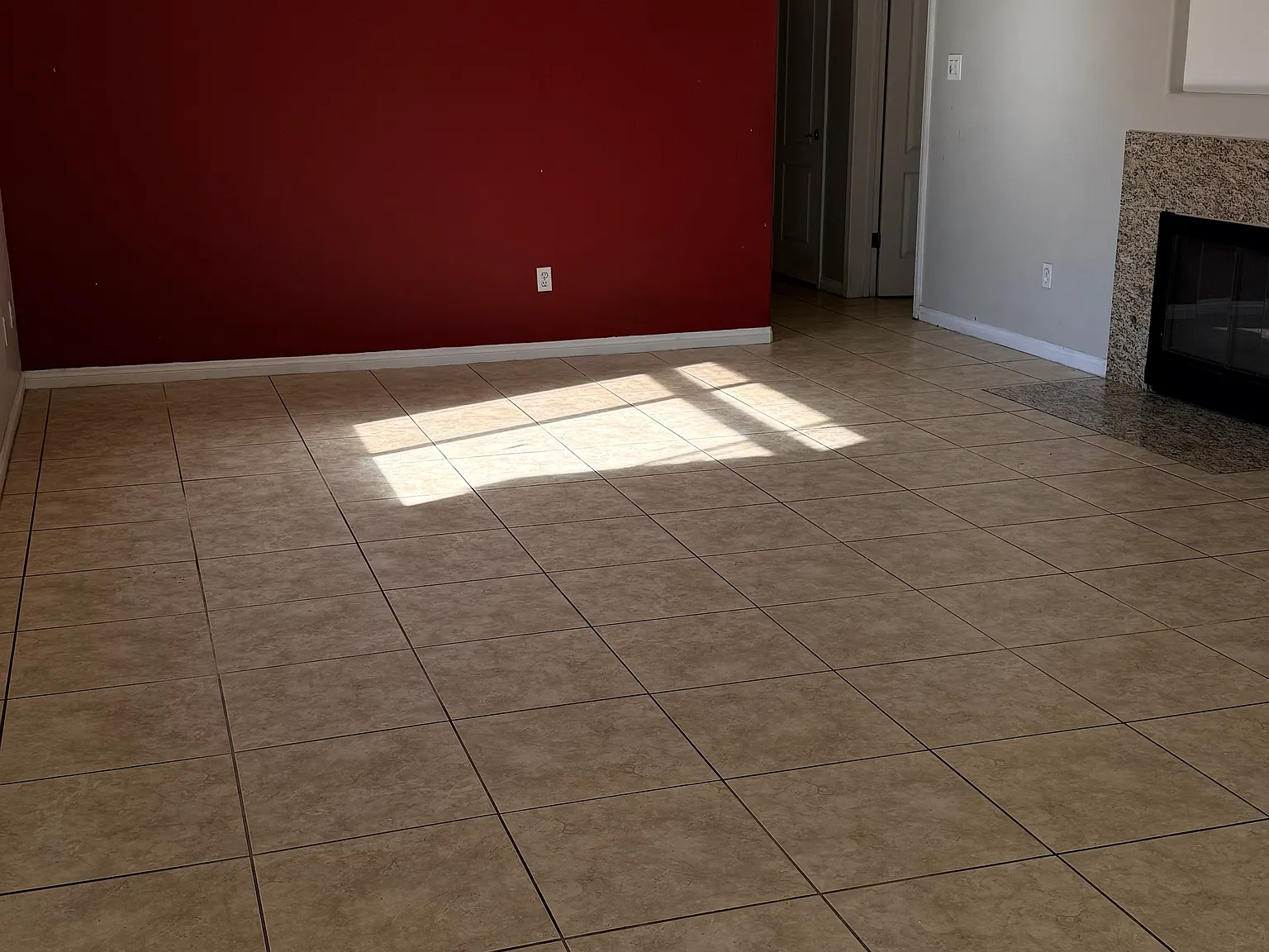 5 bed, 2572 sqft, $3,500 — Photo 3