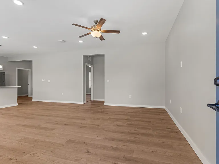 103 Saw Creek Dr #102 — Photo 2