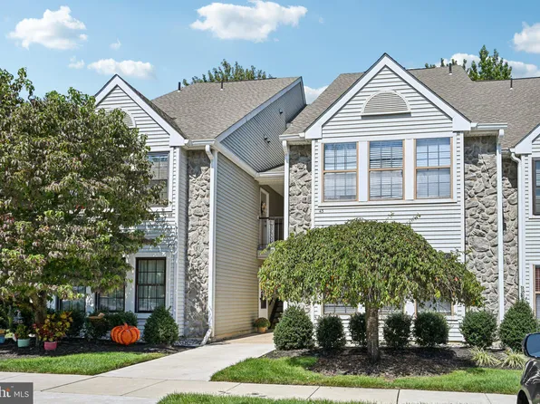 44 Bridgewater Dr, Marlton, NJ 08053