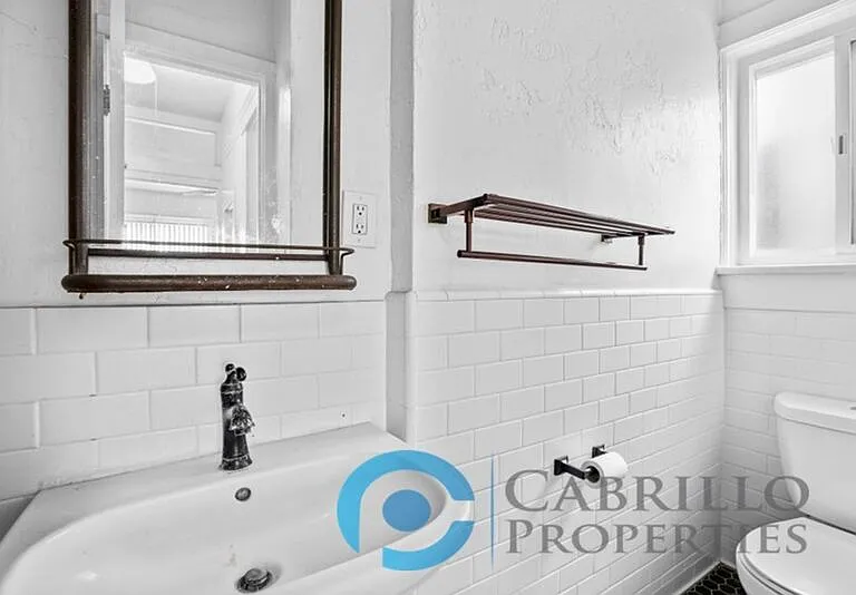 415 E Juniper St — Photo 12