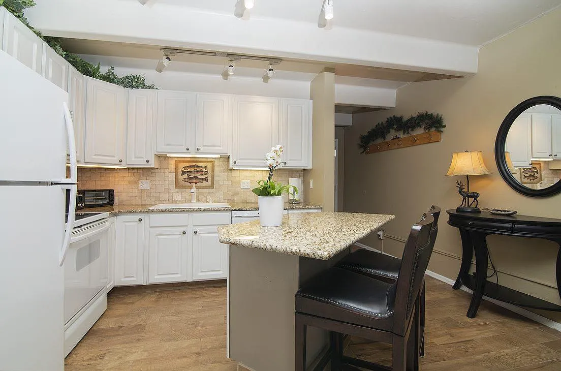 2 bed, 777 sqft, $3,200 — Photo 4