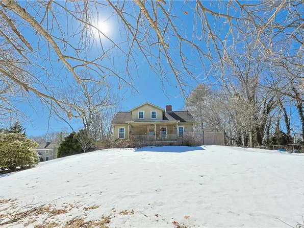 29 N Lake Dr, Barrington, RI 02806