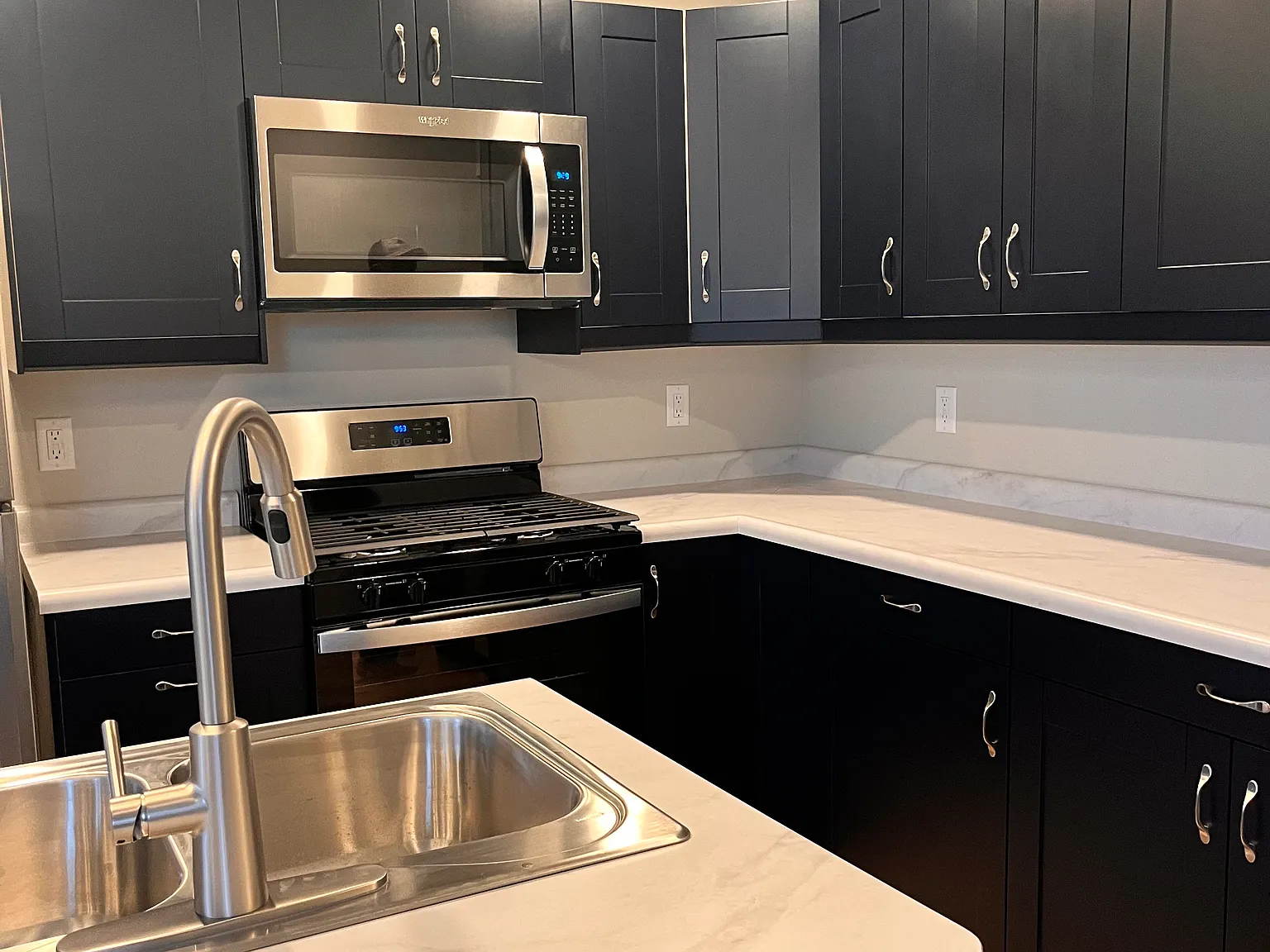 3 bed, 1300 sqft, $2,600 — Photo 3