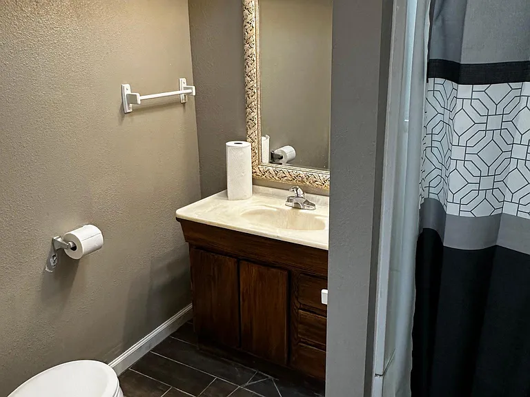 1252 Pine St — Photo 10
