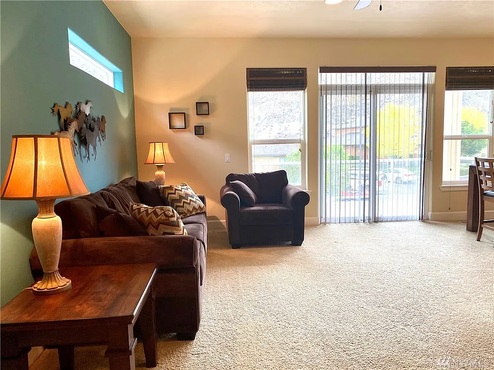 Entry to Living area