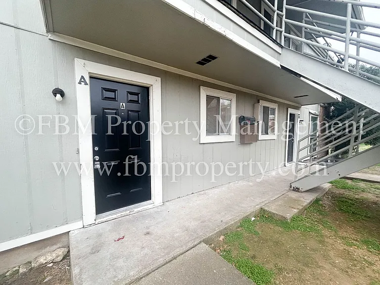 604 Walter Stephenson Rd #A — Photo 2