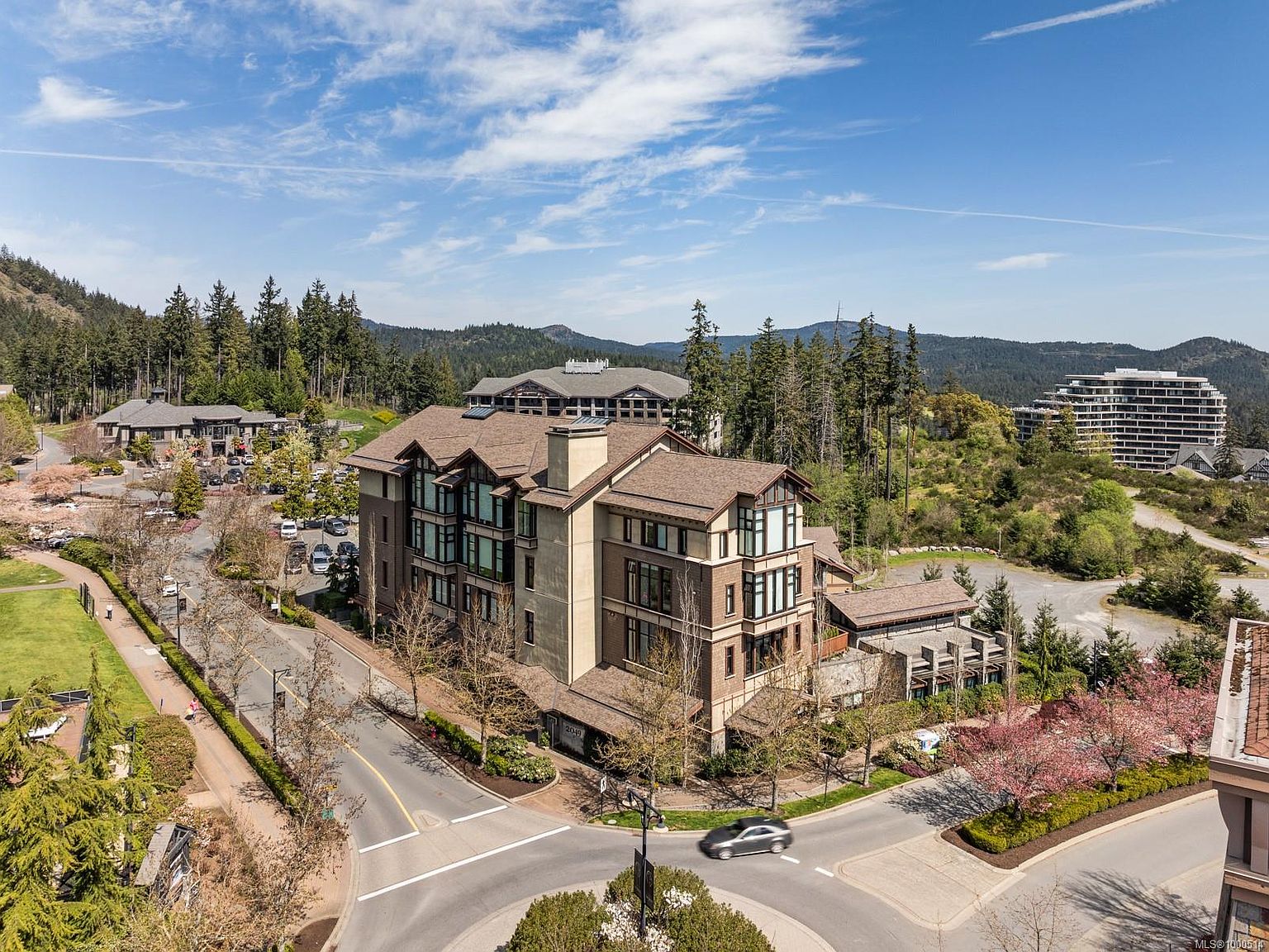 2049 Country Club Way #201