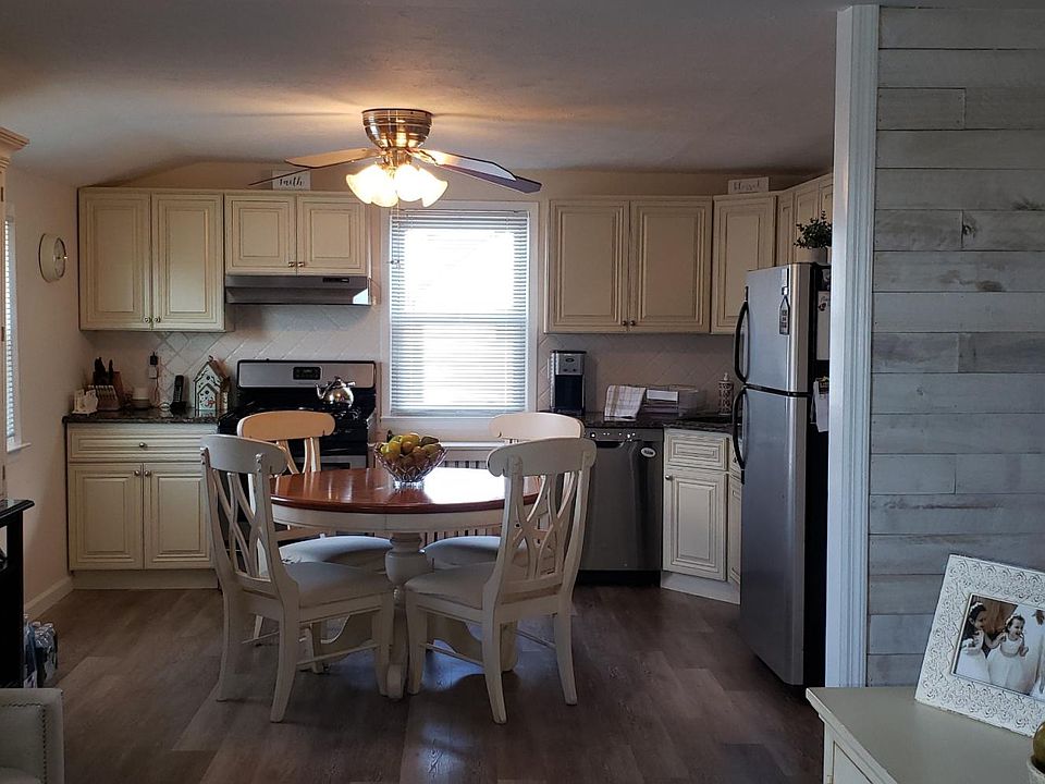 1st image of 15 Court St #2