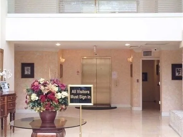 141 Great Neck Rd, Great Neck, NY 11021