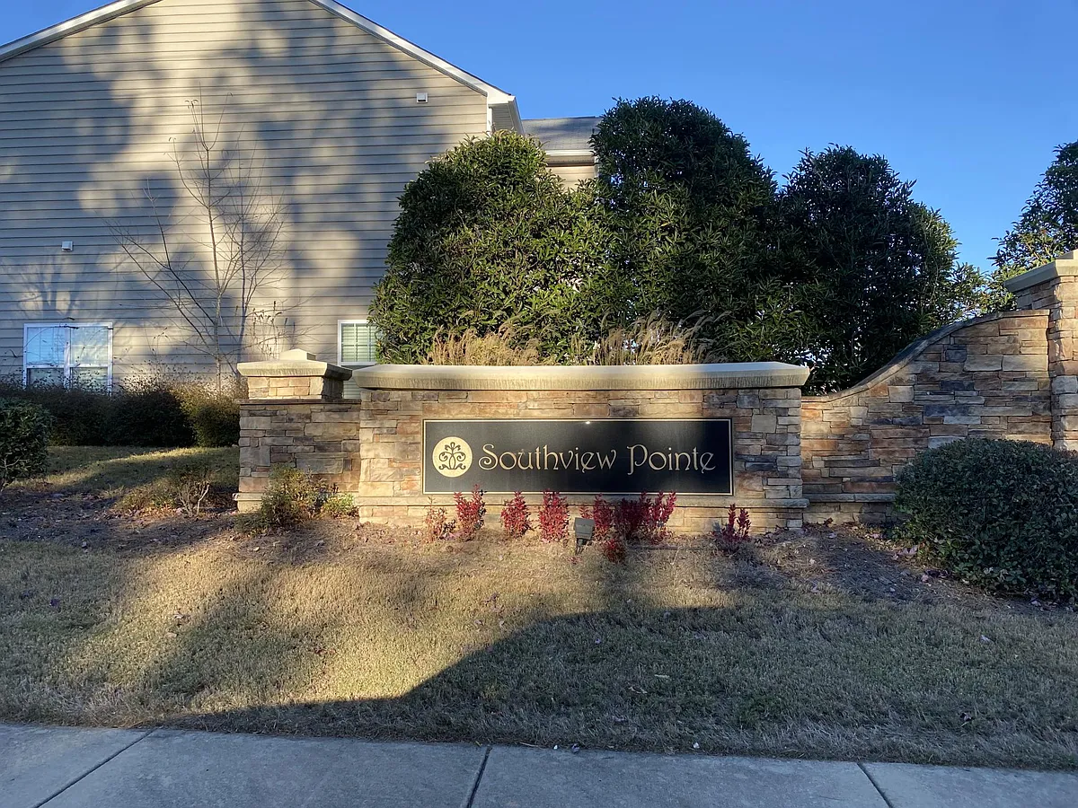 Building Photo - 740 Hunters Ridge Dr