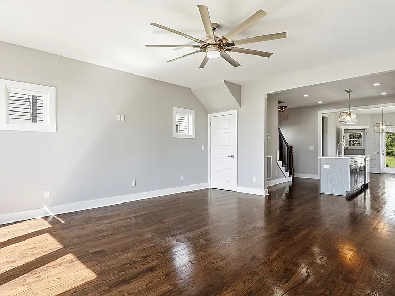 1263 N Avondale Cir — Photo 10