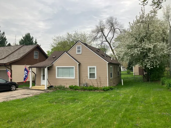 4909 Fountain Ln, McCullom Lake, IL 60050