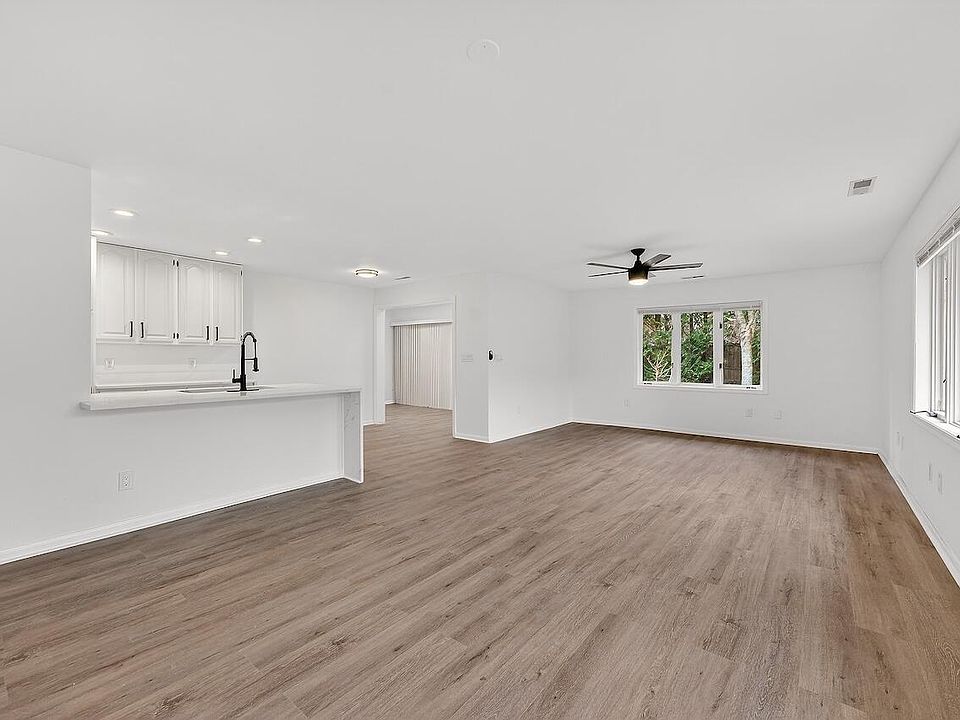 1st image of 7419 Mequon Square DRIVE