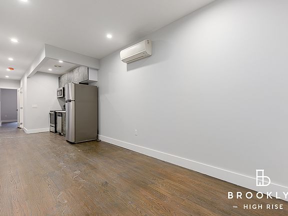 3rd image of 320 Macdougal St #1B