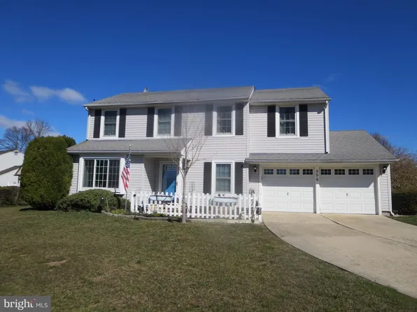 556 Fernwood Ln, Fairless Hills, PA 19030