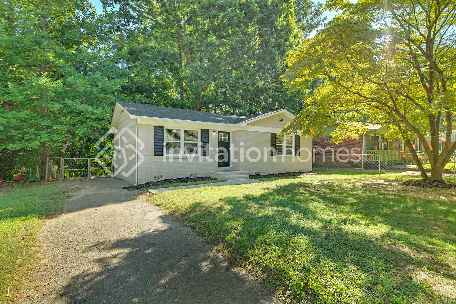 3006 Cedarhurst Dr Charlotte, NC 28269 — Photo 1