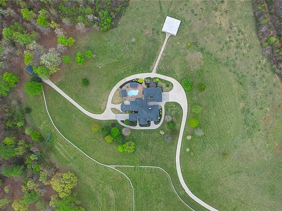 2nd image of 265 Phillip Henderson Rd