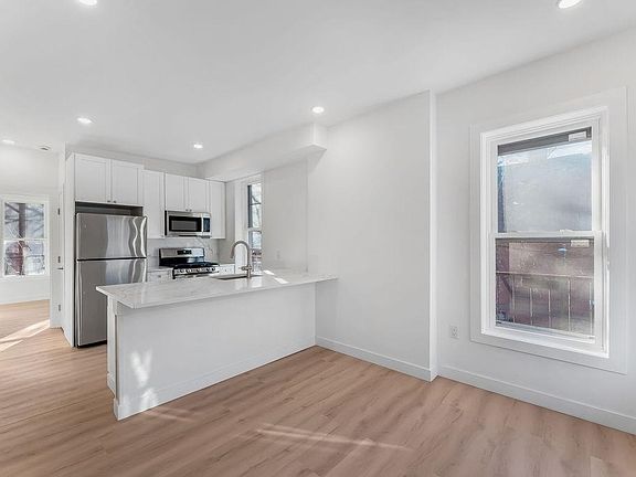 3rd image of 306 Varick St #2
