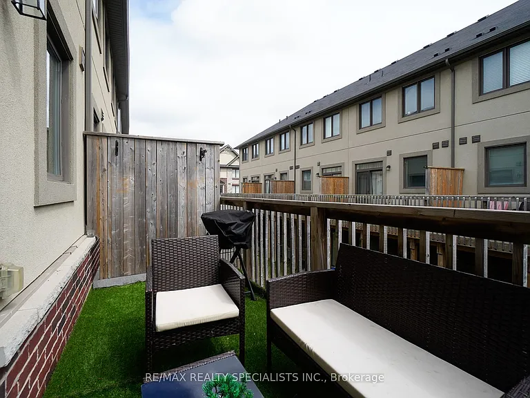 61 Farley Ln — Photo 22