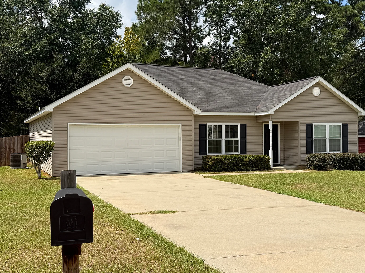 3 bed, 1428 sqft, $1,800 — Photo 2