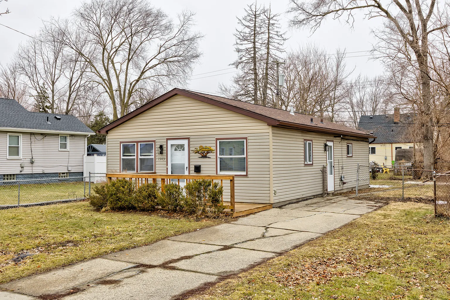 1543 Spencer St photo 1