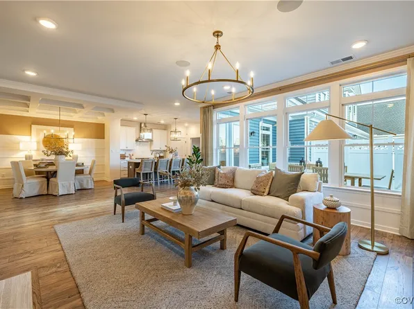 6800 Calla Lily Dr, Moseley, VA 23120