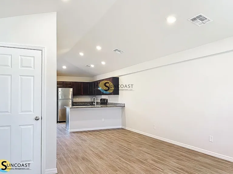 11266 Pendleton Ave — Photo 4