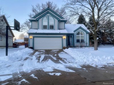 6866 Fox Ln, Waterford, MI, 48327