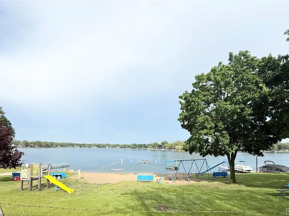 7226 Garvin Ter, Waterford, MI 48329