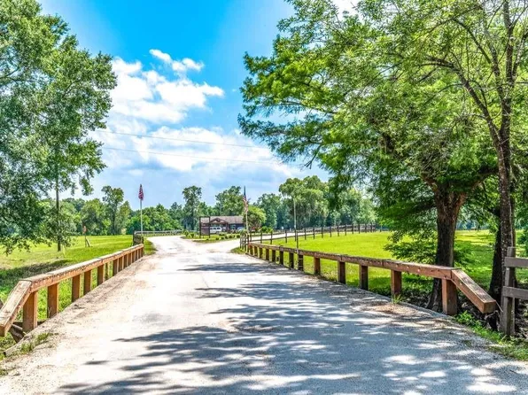 14 Laurel Ct, Cleveland, TX 77327