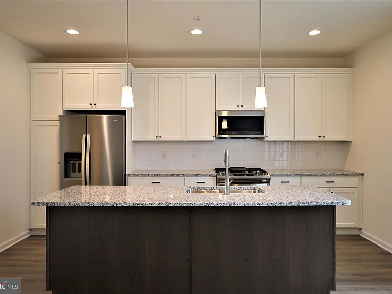 61 Becker Dr — Photo 18