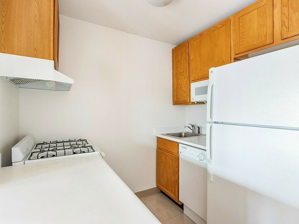 1st image of 360 W 34th St APT 13T