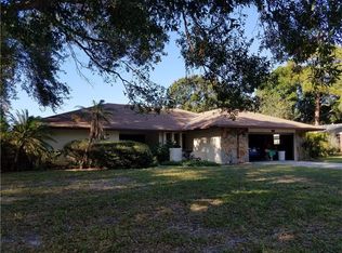 611 Saint Andrews Dr, Sarasota, FL 34243