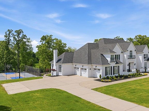 3rd image of 527 Salem Heights Dr