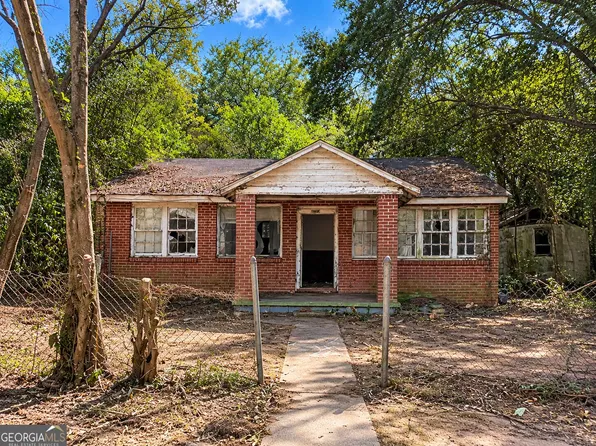 1074 Burke St, Macon, GA 31206