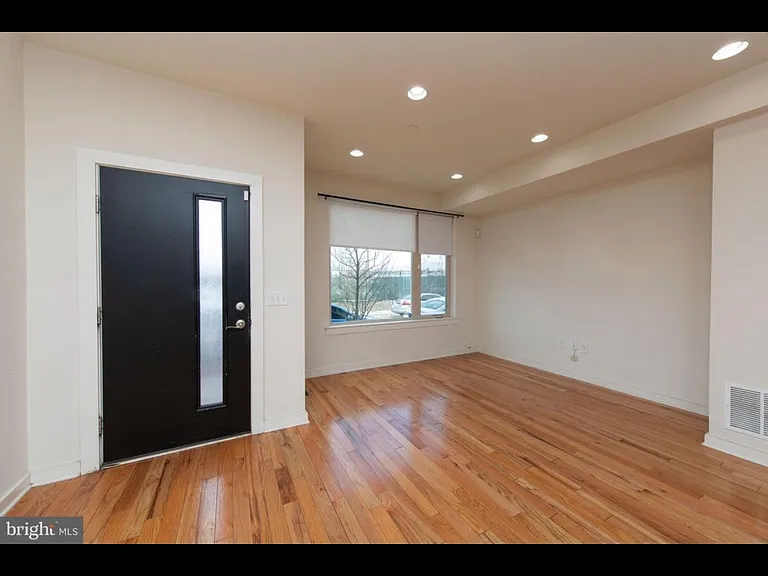 2663 Amber St — Photo 2