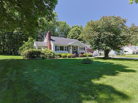 3rd image of 49 Christie Ave