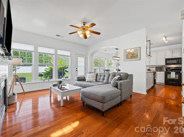 1805 Crabapple Tree Ln, Charlotte, NC 28214