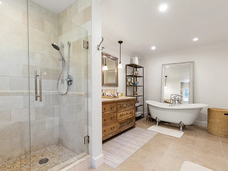 977 Continental Dr — Photo 53