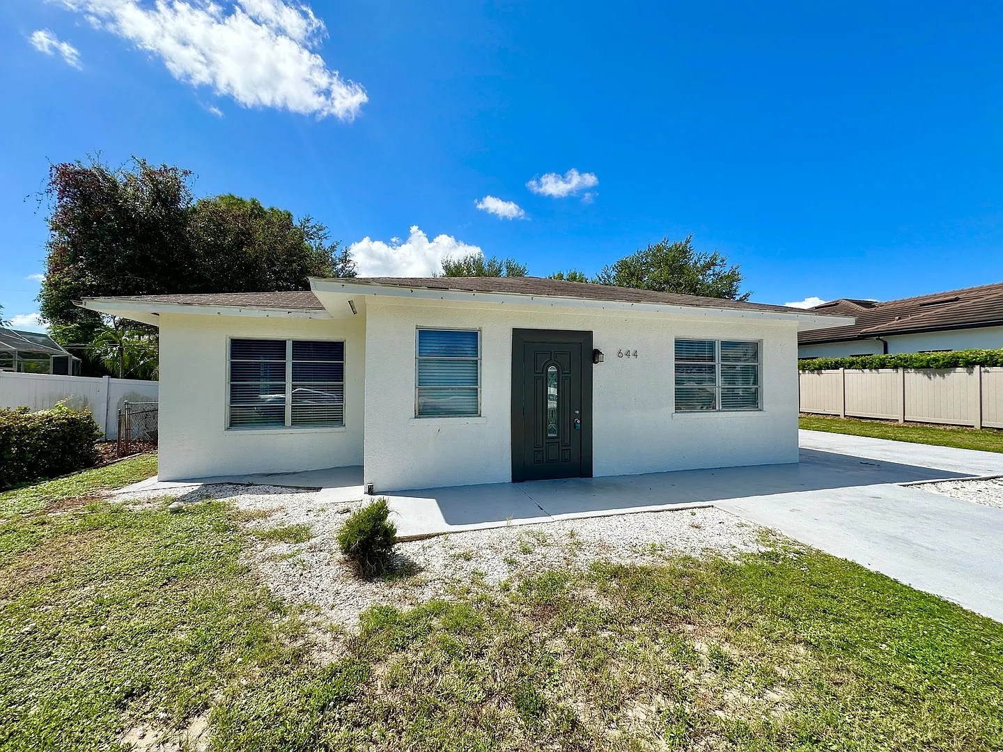 ** Naples Park ** 3 Bed / 3 Bath ** Attached Garage * Pets Ok ** Annual ** — Photo 2