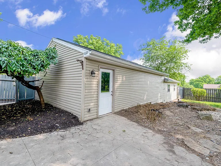 7981 State Rd — Photo 43